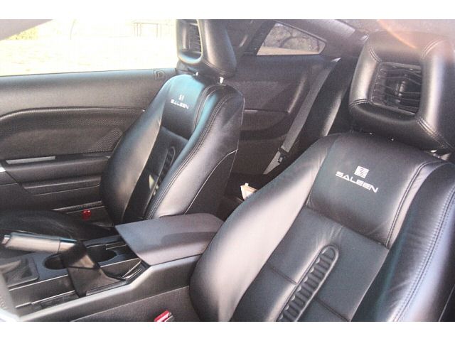 Leather front seats with the vented Saleen headrests. (car_0011.jpg, 640w x 480h )