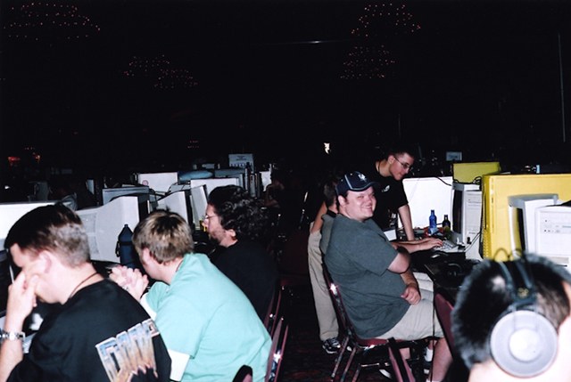 Fraggin' in the BYOC, back-to-back. (qcon2003_05.jpg, 640w x 430h )