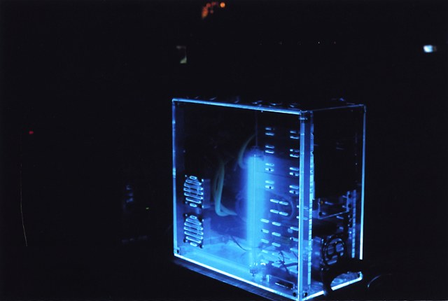 . . . And here is how it looked with the lights out in the BYOC. (qcon2003_13.jpg, 640w x 430h )
