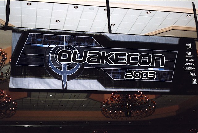 The obligatory banner-in-the-BYOC shot. (qcon2003_18.jpg, 640w x 430h )