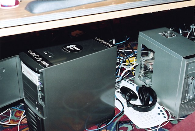 This is Fatal1ty's gaming rig. (qcon2003_46.jpg, 640w x 430h )