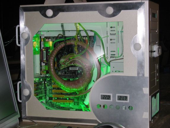 This PC has dual temperature readouts and an interesting window decoration … (qc042022.jpg, 573w x 430h )