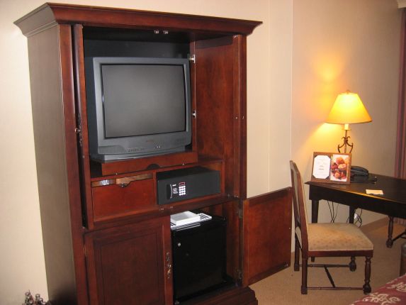 … TV, valuables safe, mini frig, a desk with Internet access … (qc044003.jpg, 573w x 430h )