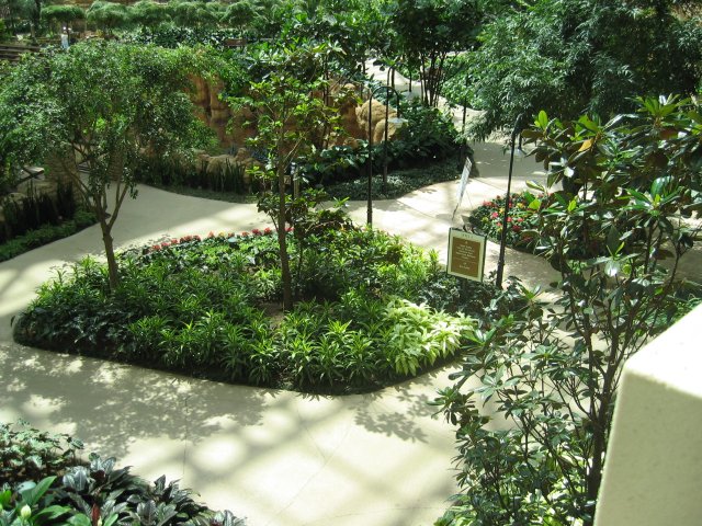 Another balcony view of the atrium. (qc050018.jpg, 640w x 480h )