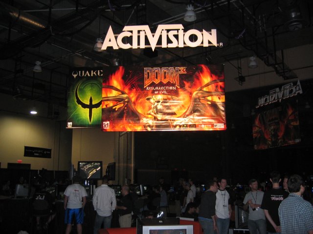 Activision had a large booth too. (qc052019.jpg, 640w x 480h )