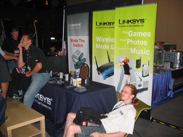 Chillin' at the Linksys booth. (qc052033.jpg, 640w x 480h )