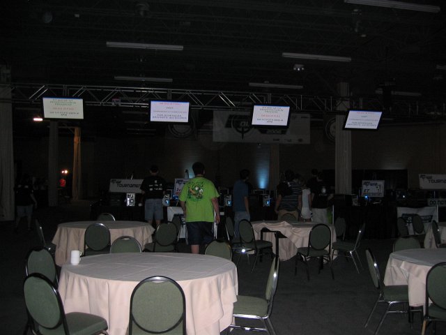 A lounge area next to the Tournament area . . . Matches were broadcast on the flat-panel monitors (qc061001.jpg, 640w x 480h )