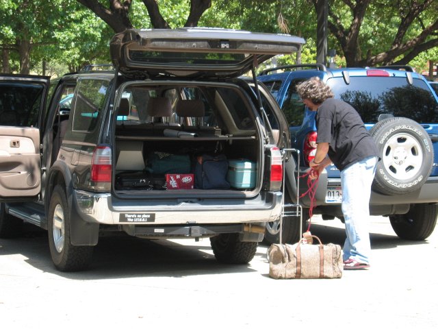 Loading the car for the grueling 6 mile trip home (qc064002.jpg, 640w x 480h )