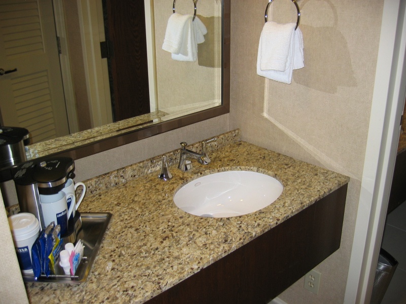 A couple of shots of the room … One sink. (qc070018.jpg, 800w x 600h )
