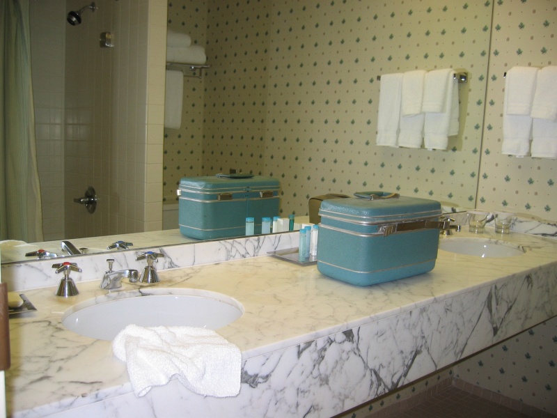 Same two sink bathroom … (qc070033.jpg, 800w x 600h )