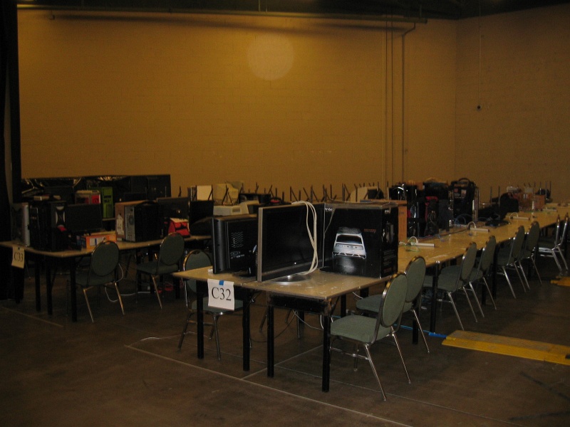 Last year, this area was the tournament area.  This year, it is all BYOC. (qc070053.jpg, 800w x 600h )