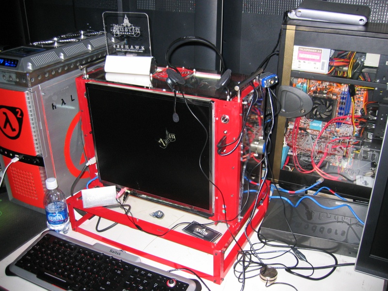 The flat-panel is attached to the side of this custom case. (qc072004.jpg, 800w x 600h )