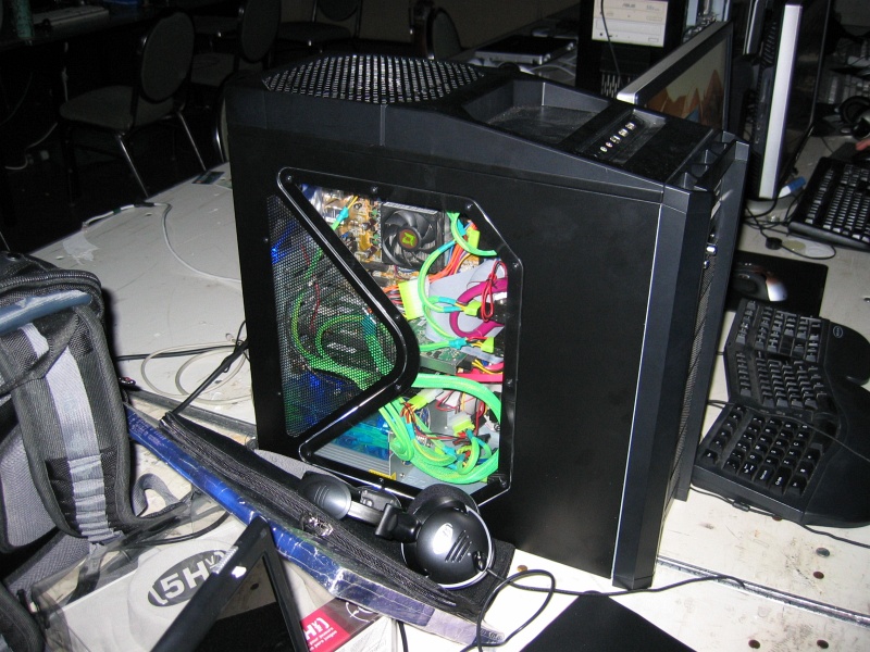 This was a very popular case at Quakecon this year. (qc072018.jpg, 800w x 600h )