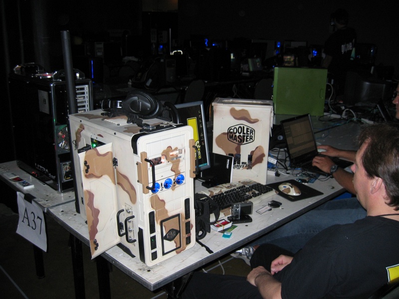 This camouflaged PC also won a prize in the Quakecon Case Modding Contest. (qc072068.jpg, 800w x 600h )
