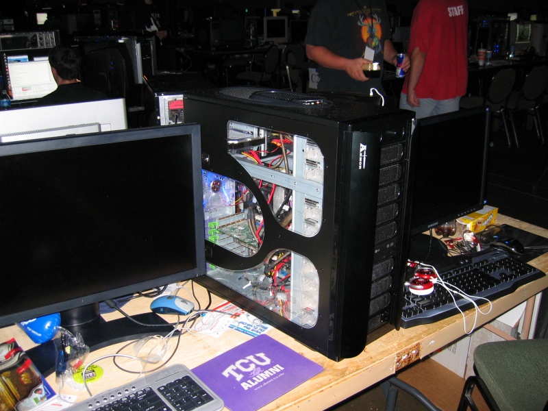 Another popular case at Quakecon this year. (qc073014.jpg, 800w x 600h )