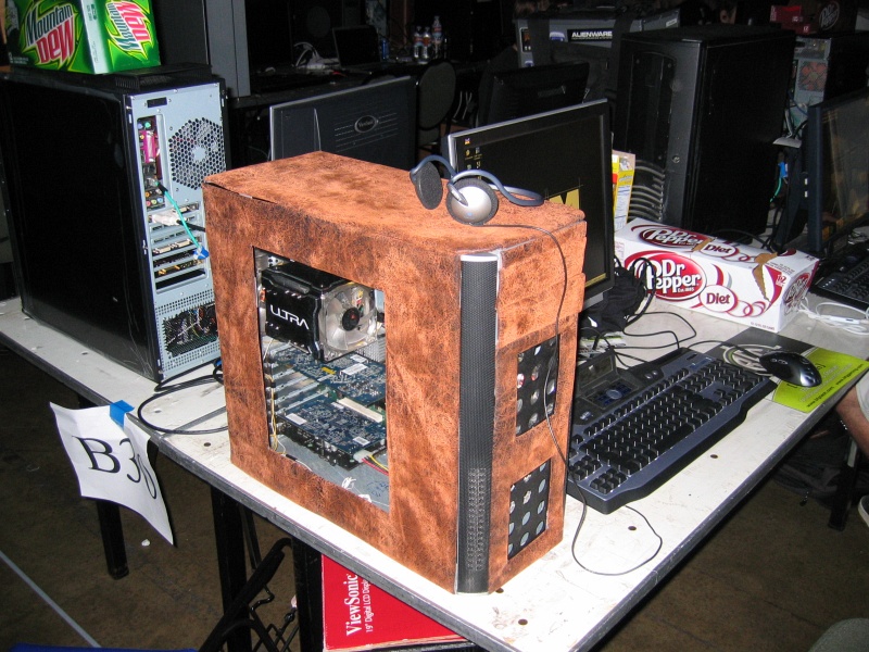 This PC is covered in leather. (qc073025.jpg, 800w x 600h )