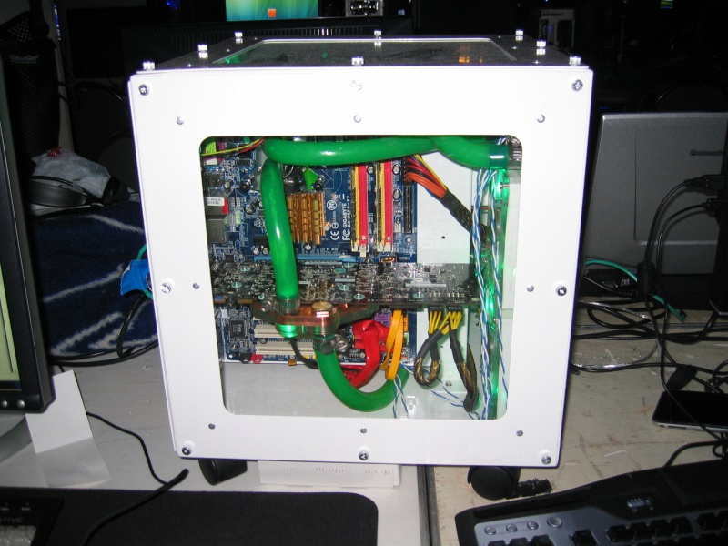 A water-cooled double-wide case. (qc073039.jpg, 800w x 600h )