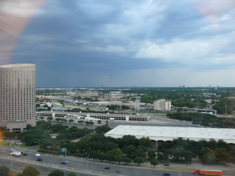 The view from the 25th floor of storms north of Dallas (qc080016.jpg, 800w x 600h )