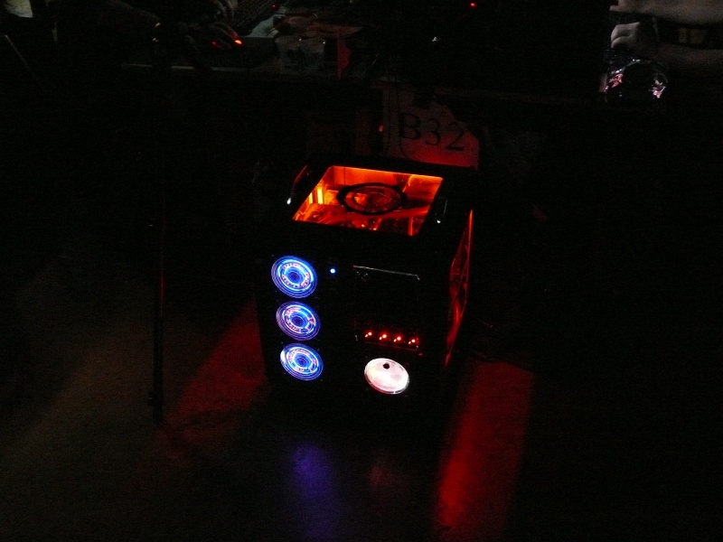 Double-wide PC case with lights (qc082007.jpg, 800w x 600h )