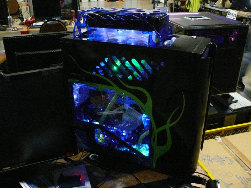 Liquid cooled PC (qc090039.jpg, 800w x 600h )