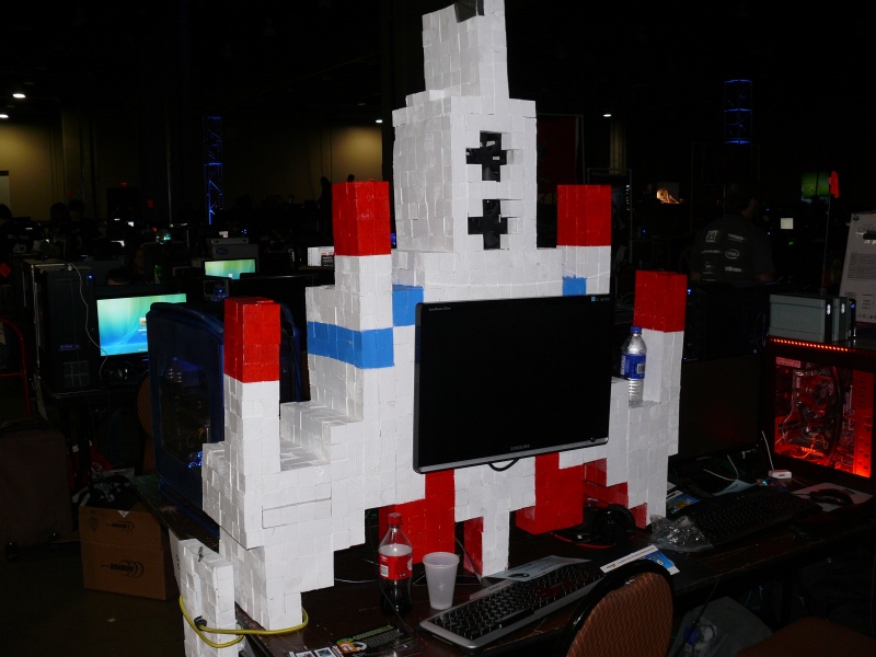 A Galaga case mod built from wooden blocks … The front (qc090073.jpg, 800w x 600h )