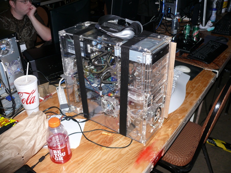 Another acrylic cased PC (qc090089.jpg, 800w x 600h )