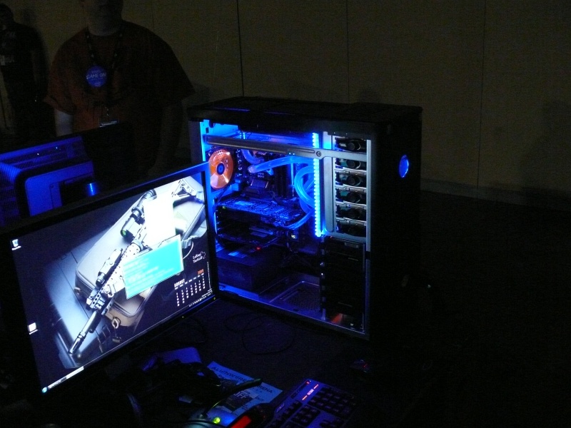 Another liquid-cooled PC with blue LED lighting (qc090106.jpg, 800w x 600h )