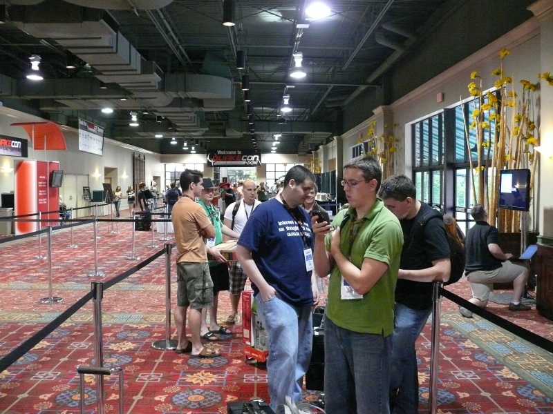 This is the line of people who backed up behind me while the database was down. (qc100003.jpg, 800w x 600h )