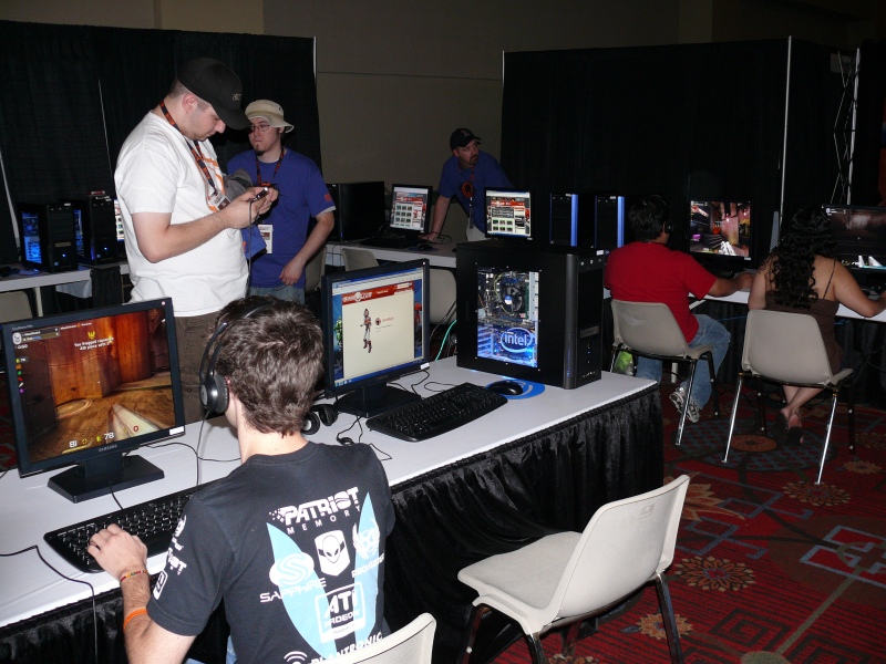 PCs were set up in part of the vendor area so gamers could try Quake Live. (qc100019.jpg, 800w x 600h )