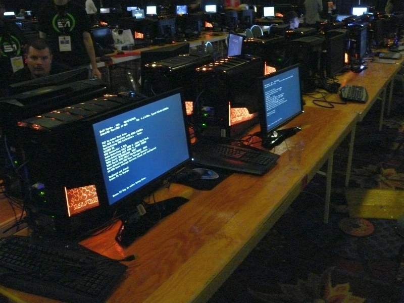 The PCs in the tournament area were provided by Dell Alienware. (qc100038.jpg, 800w x 600h )