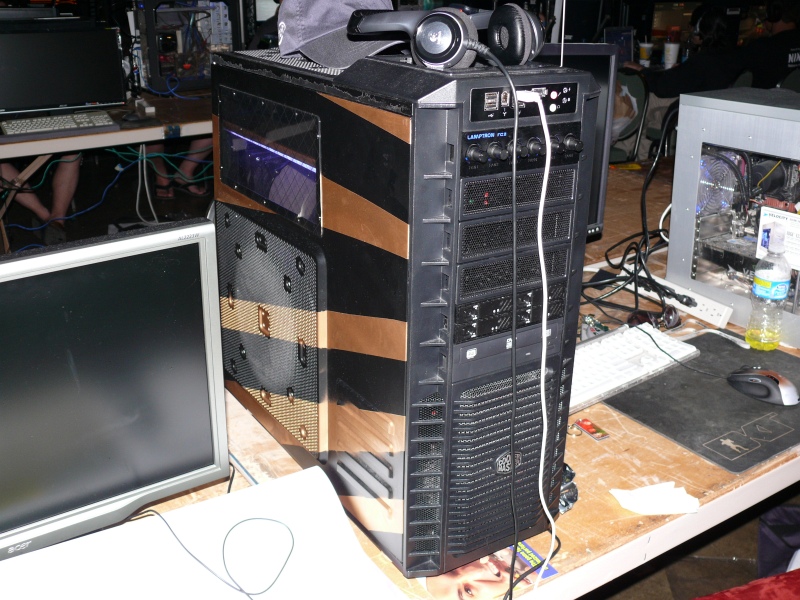 The PC was entered in the case modding contest. (qc100062.jpg, 800w x 600h )
