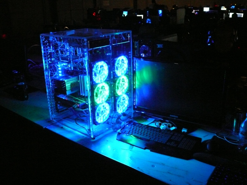 This acrylic case was lit by six LED fans. (qc100065.jpg, 800w x 600h )