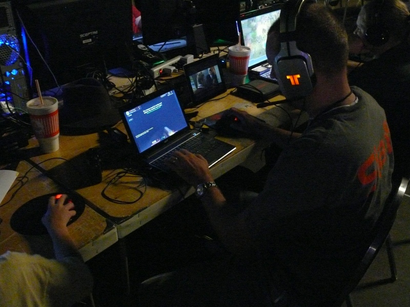 Playing Quake Live on a netbook … 70 frames-per-second. (qc110020.jpg, 800w x 600h )