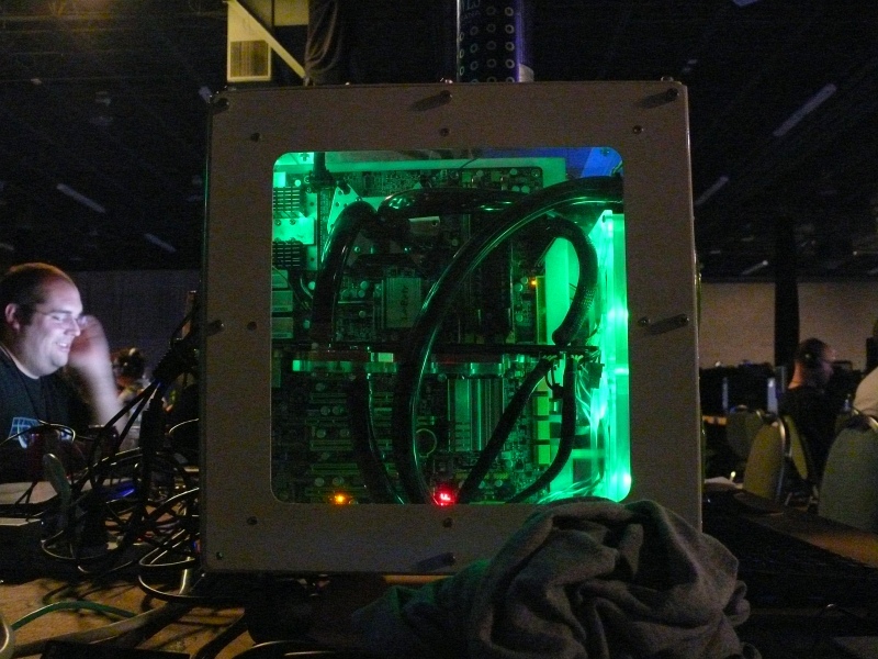A traditional liquid cooled PC. (qc110025.jpg, 800w x 600h )