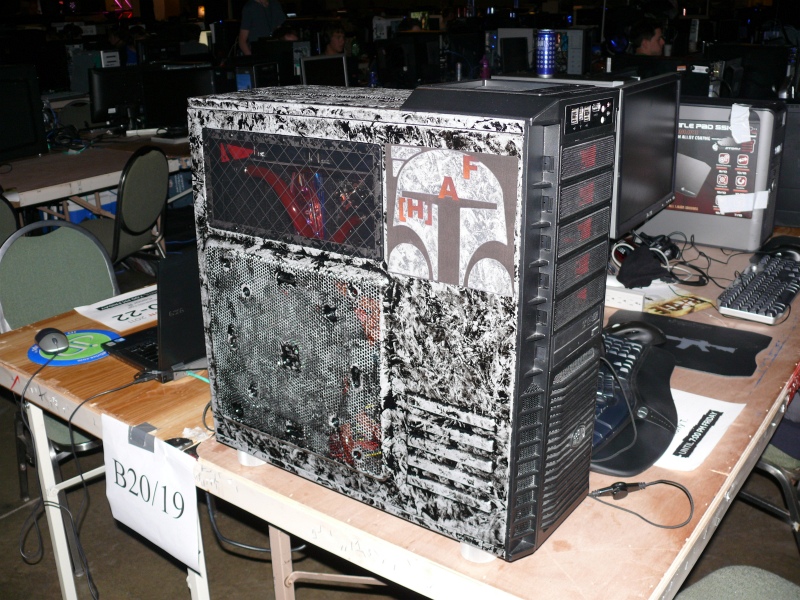 The distressed look of this case was much less obvious in the dark BYOC. (qc110033.jpg, 800w x 600h )