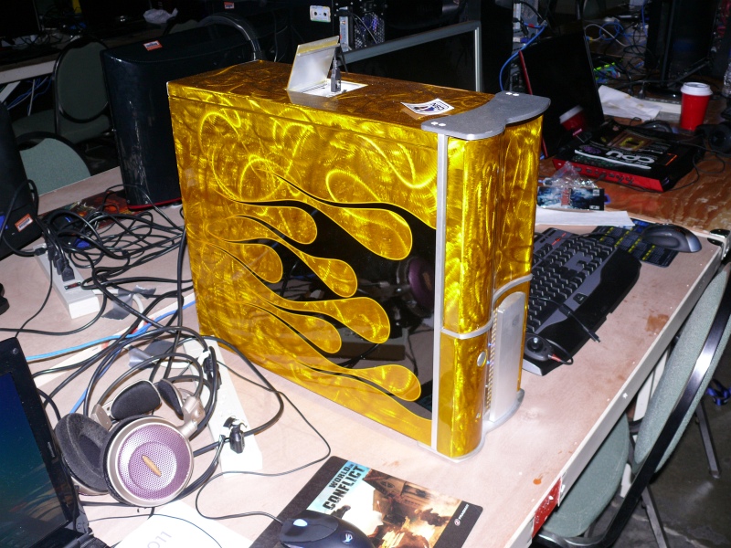 I see this custom painted case in the BYOC every year … This year is no exception. (qc110034.jpg, 800w x 600h )
